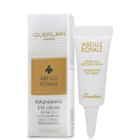  Guerlain Abeille Royale Replenishing Eye Cream 5 ml. อายครีมสูตรเข้มข้น จากส่วนผสมรอยัลเจลลี่ ช่วยปรับผิวรอบดวงตาที่บอบบางให้เรียบเรียน แน่นกระชับ และช่วยลดริ้วเส้น รอยพับ คืน ดวงตาหมองคล้ำ และหย่อนคล้อย ให้ กระจ่างใส เปล่งปลั่ง ให้ผิว รอบดวงตาอ่อนเยาว์ อย่างเห็นได้ชัด  พร้อมกลิ่นหอมอ่อนๆของน้ำผึ้ง และเกสรน้ำหวานที่สกัดจากดอกไม้ ช่วนปลอบประโลมผิวผ่อนคลาย