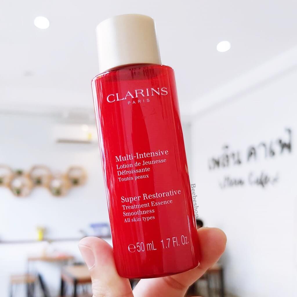 Clarins Multi Intensive Super Restorative Treatment Essence Smoothness โลชั่นบำรุงผิวกลางคืน ลดเลือนริ้วรอยแห่งวัย ด้วยเนื้อสัมผัสที่เข้มข้น สดชื่น และทรงประสิทธิภาพ ซึมซาบลงบนผิวได้อย่างสมบูรณ์แบบ